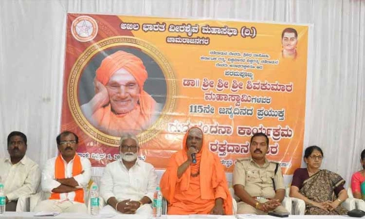 ಭಾರತ ರತ್ನಕ್ಕಿಂತ ಜನರು ನೀಡಿದ ವಿಶ್ವರತ್ನ ಪ್ರಶಸ್ತಿ ಶ್ರೇಷ್ಠ: ಸ್ವಾಮೀಜಿ