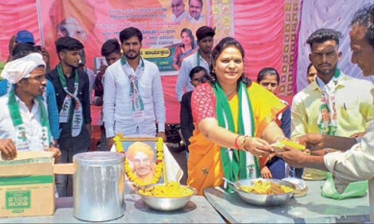 ನಾಡಿಗೆ ಸಿದ್ಧ ಗಂಗಾ ಶ್ರೀ ಕೊಡುಗೆ ಅಪಾರ