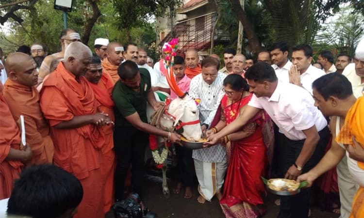 ಯುಗಾದಿ ಧಾರ್ಮಿಕ ದಿನ ಆಚರಣೆ: ಪ್ರಥಮ ಕಾರ್ಯಕ್ರಮಕ್ಕೆ ಸಚಿವೆ ಶಶಿಕಲಾ ಜೊಲ್ಲೆ ಚಾಲನೆ