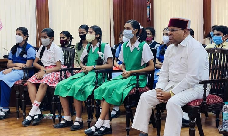 ವಿದ್ಯಾರ್ಥಿಗಳೊಂದಿಗೆ ಪರೀಕ್ಷಾ ಪೇ ಚರ್ಚಾ ವೀಕ್ಷಿಸಿದ ರಾಜ್ಯಪಾಲರು