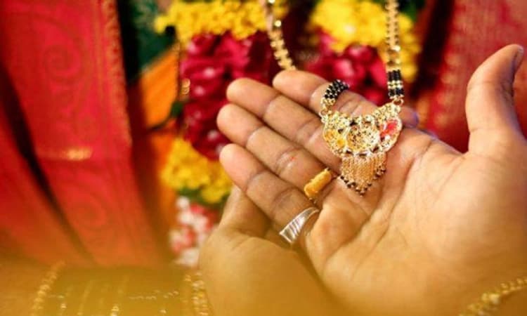 ಮಂಡ್ಯ: ಬಾಲ್ಯ ವಿವಾಹ ಮಾಡಿ ತಾಳಿ ತೆಗೆಸಿ ಎಸ್ಸೆಸ್ಸೆಲ್ಸಿ ಪರೀಕ್ಷೆಗೆ ಕಳುಹಿಸಿದರು!