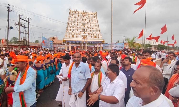 ಉಚ್ಚಿಲ ಮಹಾಲಕ್ಷ್ಮೀ ದೇವಸ್ಥಾನಕ್ಕೆ ಬೃಹತ್ ಹೊರೆಕಾಣಿಕೆ ಸಮರ್ಪಣೆ