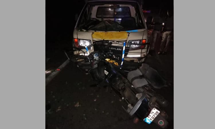 ತರಕಾರಿ ಸಾಗಾಣಿಕೆ ವಾಹನ ಬೈಕಿಗೆ ಢಿಕ್ಕಿ: ಇಬ್ಬರು ಸಾವು