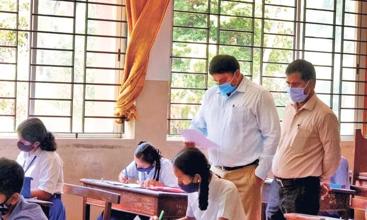 ಎಸೆಸೆಲ್ಸಿ: ಕರಾವಳಿಯಲ್ಲಿ ಮೊದಲ ದಿನದ ಪರೀಕ್ಷೆ ಸಾಂಗ