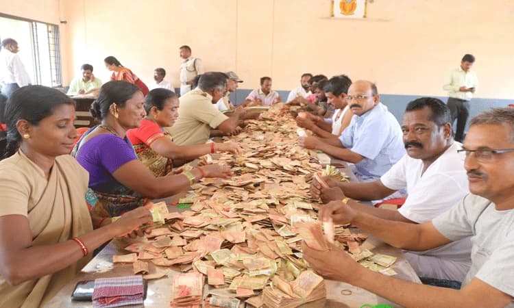 ಇಷ್ಟಾರ್ಥ ಸಿದ್ಧಿಗೆ ಯಲ್ಲಮ್ಮ ದೇವಿಗೆ ಪತ್ರ ಬರೆದ ಭಕ್ತರು!