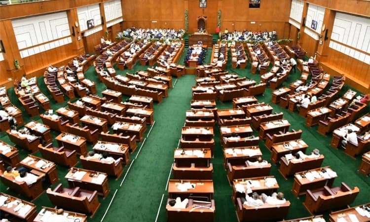 ಸದನದಲ್ಲಿ ಮತ್ತೆ ಗದ್ದಲಕ್ಕೆ ಕಾರಣವಾದ ಪರೇಶ್ ಮೇಸ್ತಾ ಕೊಲೆ ಪ್ರಕರಣ