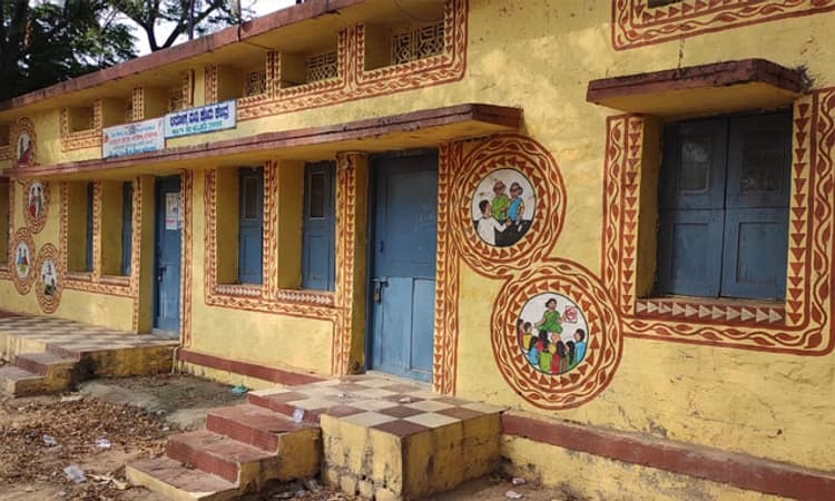 ಆರೋಗ್ಯ ಕೇಂದ್ರದ ಸುತ್ತ ಅನಾರೋಗ್ಯ ವಾತಾವರಣ: ಕೇಂದ್ರದ ಸುತ್ತಲೂ ಕುಡುಕರ ಹಾವಳಿ