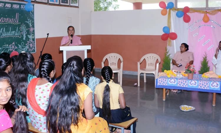 ಮಕ್ಕಳಿಗೆ ಶಿಕ್ಷಣ ಮುಖ್ಯ: ಮಠಪತಿ