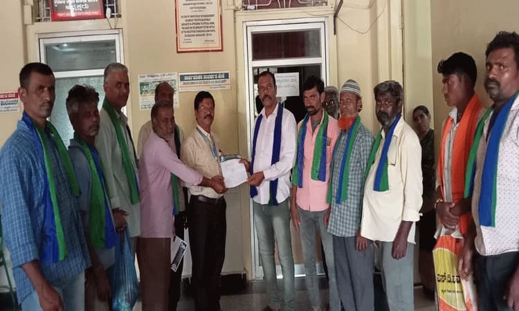 ಸ್ಲಂ ಪ್ರದೇಶ ಗುಡಿಸಲು ಮುಕ್ತಗೊಳಿಸಿ