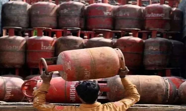 ಬೆಲೆ ಏರಿಕೆ ಬಿಸಿ..: 50 ರೂ. ಏರಿಕೆ ಕಂಡ ಎಲ್ ಪಿಜಿ ಸಿಲಿಂಡರ್ ಬೆಲೆ!