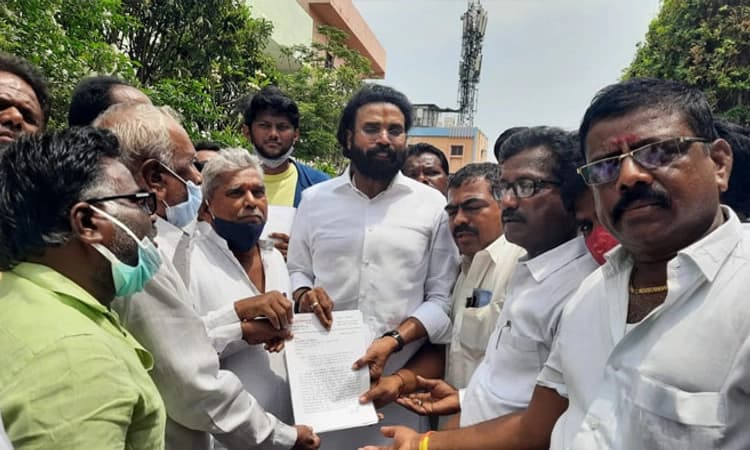 ಮಣ್ಣೂರು -ಸೂಗೂರು ಗ್ರಾಮವನ್ನು ಕಂಪ್ಲಿ ತಾಲೂಕಿಗೆ ಸೇರ್ಪಡೆ ಮಾಡಲು ಒತ್ತಾಯ