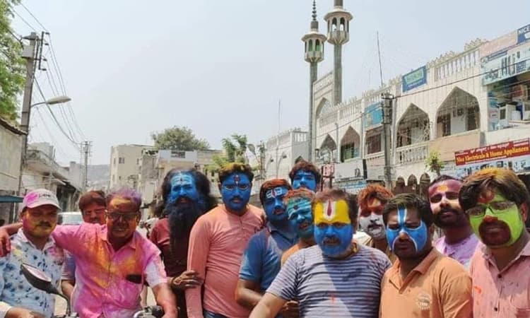 ಹೋಳಿ: ಗಂಗಾವತಿ ಪತ್ರಕರ್ತರ ಫೋಟೋ ಶೇರ್ ಮಾಡಿದ ಅನುಪಮ್ ಖೇರ್