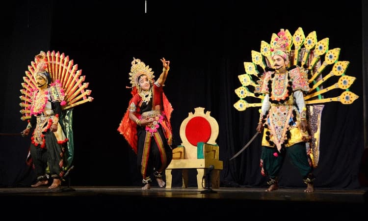 ಪ್ರೇಕ್ಷಕರನ್ನು ದಂಗುಬಡಿಸಿದ ಸಮರಕಲೆ