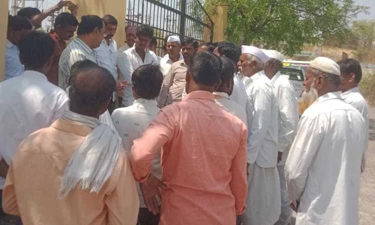 ರೈತರಿಂದ ವಿದ್ಯುತ್‌ ಕಚೇರಿಗೆ ಮುತ್ತಿಗೆ-ಆಕ್ರೋಶ