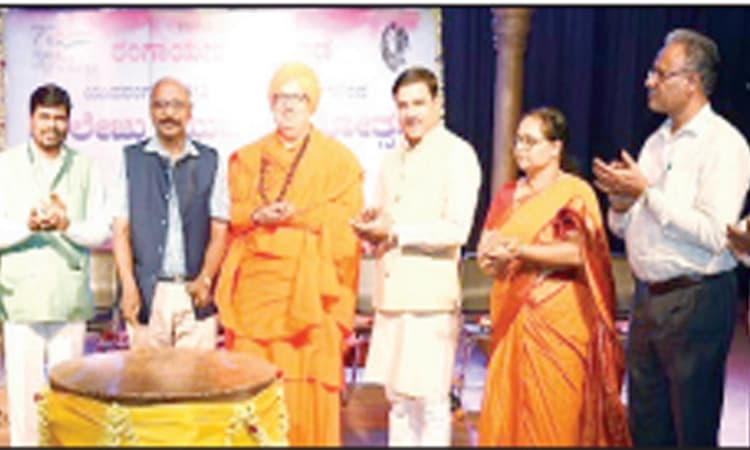 ಸಾಧನೆ ಮಾತಾಗಲಿ: ಚಂದ್ರಶೇಖರ ಸ್ವಾಮೀಜಿ