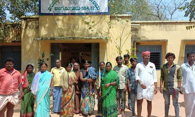 ನರೇಗಾ ಕೆಲಸಕ್ಕಾಗಿ ತಾಪಂ ಕಚೇರಿಗೆ ಮುತ್ತಿಗೆ