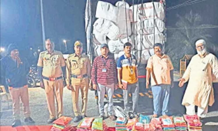 ಜಿಲ್ಲೆಯಲ್ಲಿ 60 ಚೆಕ್‌ಪೋಸ್ಟ್‌ ಆರಂಭ; 25 ಲಕ್ಷ ರೂ. ನಗದು, 16 ಲಕ್ಷ ರೂ. ಸೀರೆ ವಶಕ್ಕೆ