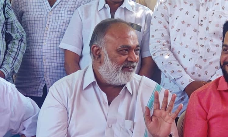 ಸಿದ್ದರಾಮಯ್ಯ ಬಳ್ಳಾರಿ ನಗರ ಕ್ಷೇತ್ರದಿಂದ ಸ್ಪರ್ಧಿಸಲಿ: ಮಾಜಿ ಸಚಿವ ದಿವಾಕರ ಬಾಬು