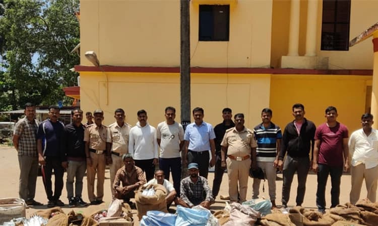 ಅರಣ್ಯದಲ್ಲಿ ಅಡಗಿಸಿಟ್ಟಿದ್ದ 500 ಲೀ.ಗೂ ಹೆಚ್ಚು ಮದ್ಯ ವಶ ; ಮೂವರ ಬಂಧನ