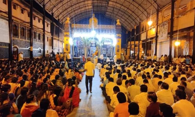 ಮಹಾಲಿಂಗೇಶ್ವರ ಜಟೋತ್ಸವಕ್ಕೆ ಜನ ಸಾಗರ ;ದೇವರ ಮೊರೆ ಹೋದ ರಾಜಕಾರಣಿಗಳು