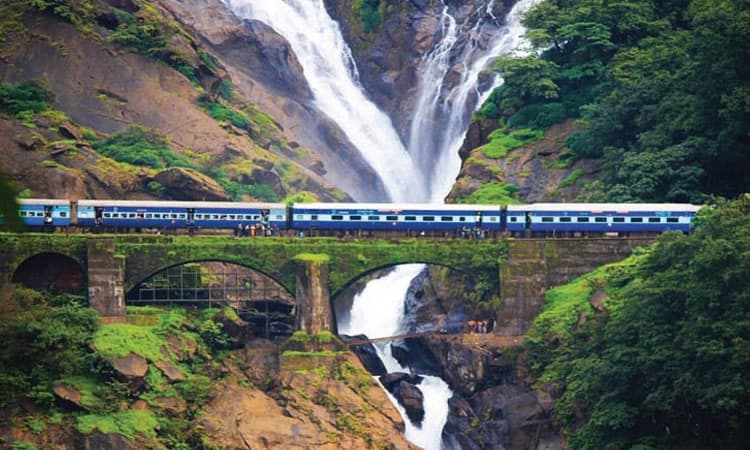 ಮೈ ಮನ ಸೆಳೆಯುವ ದೂದ್‌ಸಾಗರ್‌