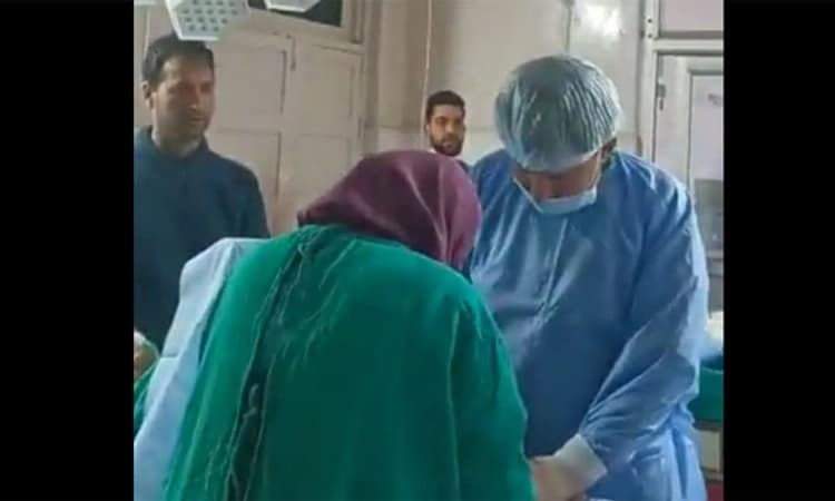 ಅನಂತನಾಗ್ ನಲ್ಲಿ ಭೂಕಂಪನದ ವೇಳೆ ಧೃತಿಗೆಡದೆ ವೈದ್ಯರಿಂದ ಹೆರಿಗೆ ; ವಿಡಿಯೋ