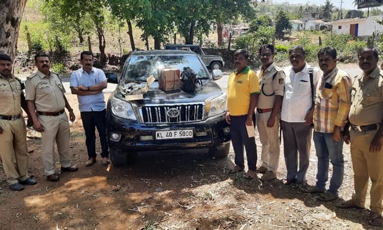 ಚಾಮರಾಜನಗರ: ದಾಖಲೆ ಇಲ್ಲದೆ ಸಾಗಿಸುತ್ತಿದ್ದ 45 ಲಕ್ಷ ರೂ. ನಗದು ವಶ