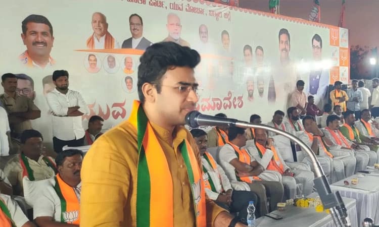 ಹಸಿದು ಒದ್ದಾಡುತ್ತಿರುವ ಕಾಂಗ್ರೆಸ್‌ಗೆ ಅಧಿಕಾರ ನೀಡಬೇಡಿ : ತೇಜಸ್ವಿ ಸೂರ್ಯ