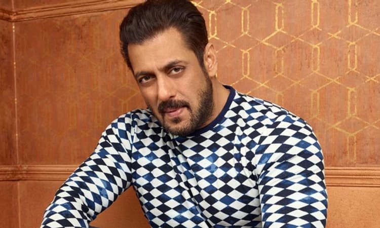 ಸಲ್ಮಾನ್ ಖಾನ್ ಗೆ ಬೆದರಿಕೆ ಇ-ಮೇಲ್: ನಟನ ನಿವಾಸದ ಹೊರಗೆ ಬಿಗಿ ಪೊಲೀಸ್ ಭದ್ರತೆ