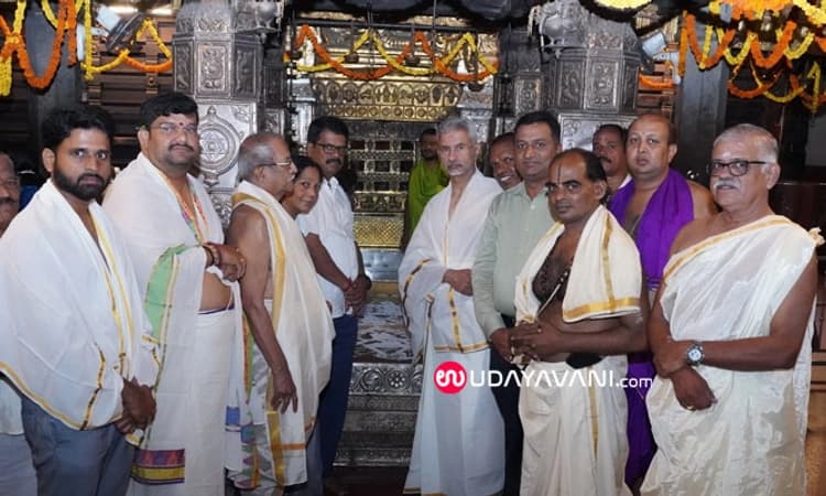 ಉಡುಪಿ ಶ್ರೀಕೃಷ್ಣ ಮಠಕ್ಕೆ ಭೇಟಿ ನೀಡಿದ ವಿದೇಶಾಂಗ ಸಚಿವ ಎಸ್. ಜೈಶಂಕರ್