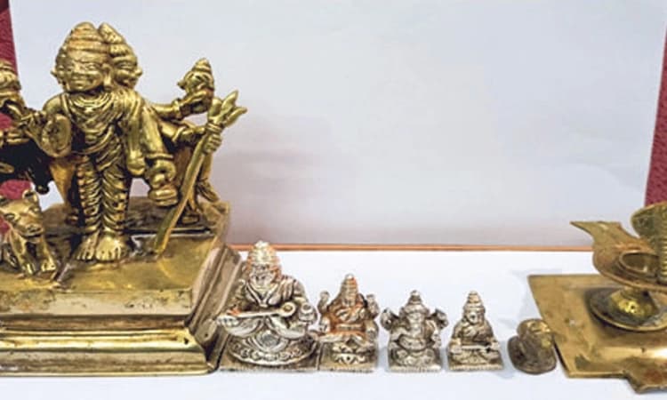 ಮಂಗಳೂರು: ಪೊದೆಯಲ್ಲಿ ದೇವರ ವಿಗ್ರಹಗಳು ಪತ್ತೆ