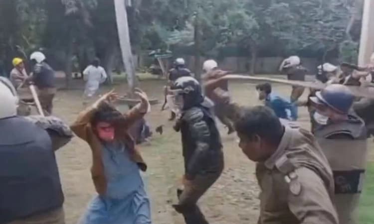 ಇಮ್ರಾನ್ ಖಾನ್ ಮನೆಗೆ ನುಗ್ಗಿದ ಪೊಲೀಸರು ; 30 ಕ್ಕೂ ಹೆಚ್ಚು ಜನರ ಬಂಧನ