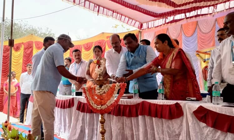 ಕೊರಟಗೆರೆಯ ದುಡ್ಡನಹಳ್ಳಿಯಲ್ಲಿ ಜಿಲ್ಲಾಧಿಕಾರಿ ನಡೆ ಹಳ್ಳಿಯ ಕಡೆ ಕಾರ್ಯಕ್ರಮ ಯಶಸ್ವಿ