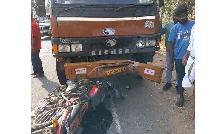 ಹುಣಸೂರು: ಕ್ಯಾಂಟರ್- ಬೈಕ್ ಮುಖಾಮುಖಿ ಢಿಕ್ಕಿ; ಸವಾರ ಸ್ಥಳದಲ್ಲೇ ಸಾವು