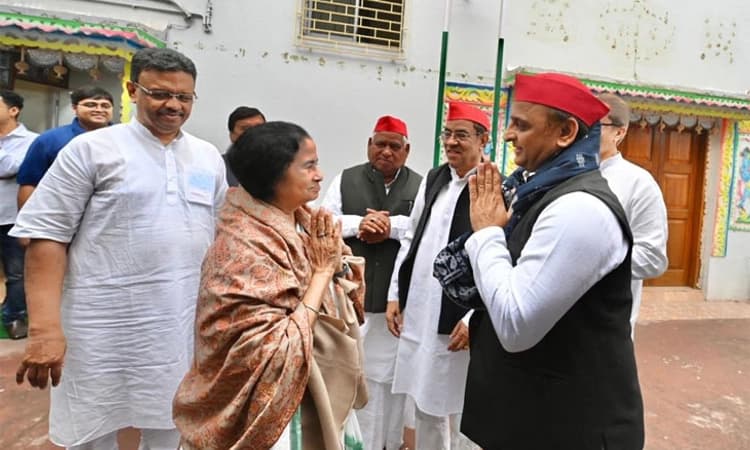 ಮಮತಾ ಭೇಟಿಯಾದ ಅಖಿಲೇಶ್: 2024 ಕ್ಕೆ ಮುಂಚಿತವಾಗಿ ಕಾಂಗ್ರೆಸ್ಸೇತರ ಹೊಸ ರಂಗ