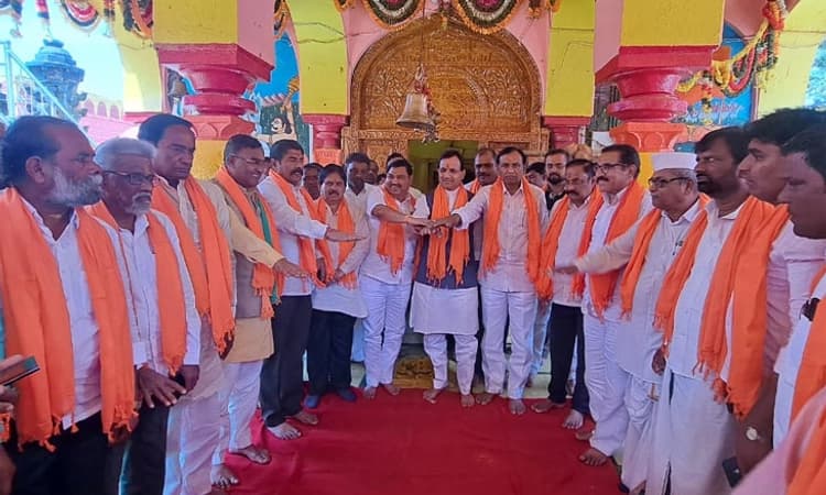 ಮೈಲಾರ ಮಲ್ಲಣ್ಣನ ದೇವಸ್ಥಾನದಲ್ಲಿ ಬಿಜೆಪಿ ನಾಯಕರಿಂದ ಪ್ರಮಾಣ ; ಕೇಂದ್ರ ಸಚಿವ ಭಾಗಿ