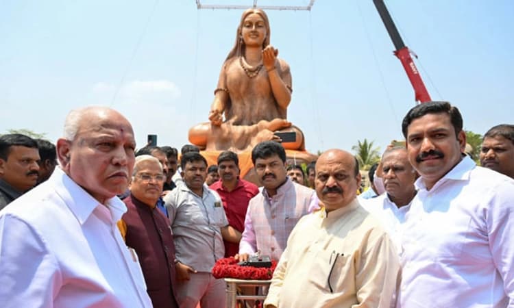 ಬಿಎಸ್ವೈ- ರಾಘವೇಂದ್ರಗೆ ಕೊಟ್ಟ ಪ್ರೀತಿಯನ್ನು ವಿಜಯೇಂದ್ರಗೂ ತೋರಿಸಿ: ಸಿಎಂ ಬೊಮ್ಮಾಯಿ