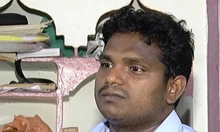 Success Story:ಅಂದು ಸಾ ಮಿಲ್ ಕಾರ್ಮಿಕ, ರೈಲ್ವೆ ನಿಲ್ದಾಣದಲ್ಲಿ ಓದು..ಇಂದು ಐಎಎಸ್ ಅಧಿಕಾರಿ