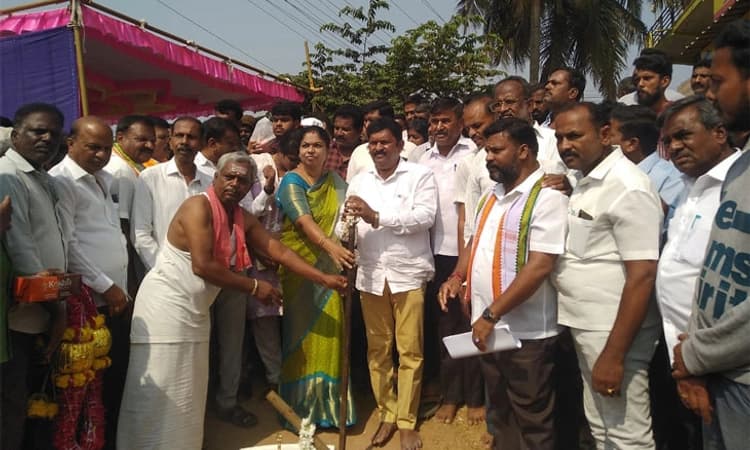 ಹಣಸೂರು: ಕಾಮಗಾರಿಗೆ ಚಾಲನೆ ವೇಳೆ ಬಿಜೆಪಿಗರ ಪ್ರತಿಭಟನೆ; ಗರಂ ಆದ ಕೈ ಕಾರ್ಯಕರ್ತರು