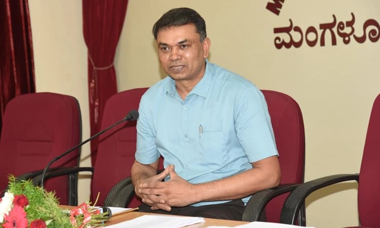 ಅನಧಿಕೃತ ಜಾಹೀರಾತು ಫಲಕ ತೆರವು, ಸಭೆ ಸಮಾರಂಭಗಳ ಮೇಲೆ ನಿಗಾ: ಡಿಸಿ ಸೂಚನೆ