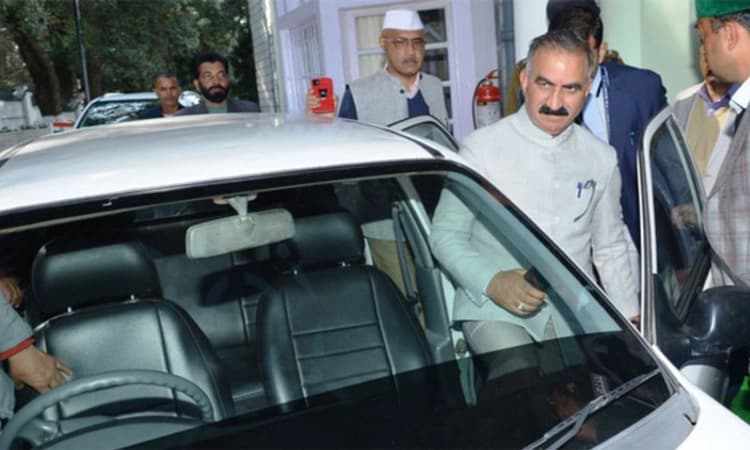 ಆಲ್ಟೋ ಕಾರಲ್ಲಿ ಬಂದ ಹಿಮಾಚಲ ಸಿಎಂ ಸುಖ್ವಿಂದರ್‌ ಸಿಂಗ್‌!