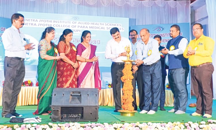 ಪ್ರಯೋಗಾಲಯ ತಂತ್ರಜ್ಞರು ನಿರಂತರ ಎಚ್ಚರದಲ್ಲಿರಬೇಕು: ಡಾ| ಉಡುಪ