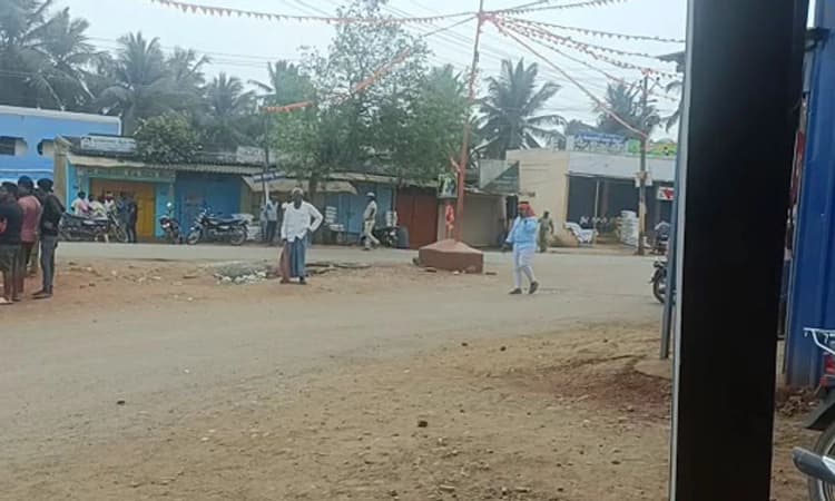 ಹಾವೇರಿಯಲ್ಲಿ ಯುವಕರಿಂದ ಮಸೀದಿಗೆ ಕಲ್ಲು ತೂರಾಟ; ಮುಗಿಯದ ಎರಡು ಗುಂಪುಗಳ ಗಲಾಟೆ