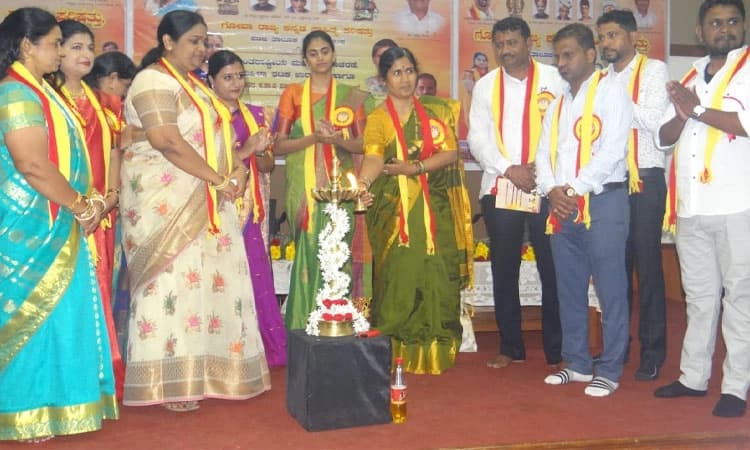 ಪಣಜಿ: ಮಹಿಳೆಯರಿಗೆ ಸಮಾಜ ನೀಡಿರುವ ಸ್ಥಾನ, ಗೌರವವನ್ನು ನಾವು ಉಳಿಸಿಕೊಂಡು ಹೋಗಬೇಕು