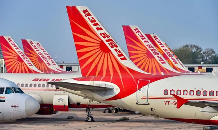 ವಿಮಾನದೊಳಗೆ ಧೂಮಪಾನ ಮಾಡಿ ಬಾಗಿಲು ತೆರೆಯಲು ಹೋದ ಅಮೆರಿಕ ಪ್ರಜೆ… ಪ್ರಯಾಣಿಕರು ಕಂಗಾಲು