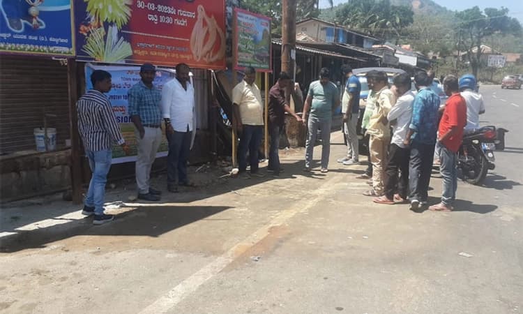 ಕೊಟ್ಟಿಗೆಹಾರ ಮುಖ್ಯವೃತ್ತದಲ್ಲಿ ಅನುಮಾನ ಮೂಡಿಸಿದ ರಕ್ತದ ಕಲೆ