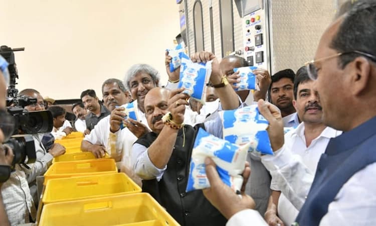 ಎಲ್ಲದಕ್ಕೂ ರಾಜಕಾರಣ ತಂದು ರೈತರಿಗೆ ಅಪಮಾನ : ಸಿಎಂ ಬೊಮ್ಮಾಯಿ ಕಿಡಿ