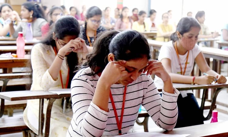 ಸುಸೂತ್ರವಾಗಿ ನಡೆದ ದ್ವಿತೀಯ ಪಿಯು ಪರೀಕ್ಷೆ: ಮೊದಲ ದಿನ 23,771 ಅಭ್ಯರ್ಥಿಗಳು ಗೈರು