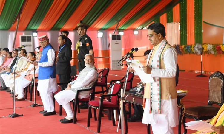 8 ಮಂದಿ ಸಚಿವರೊಂದಿಗೆ 2ನೇ ಅವಧಿಗೆ ಸಿಎಂ ಆಗಿ ಪ್ರಮಾಣ ವಚನ ಸ್ವೀಕರಿಸಿದ ಸಹಾ