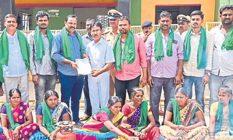 ಸಿಲಿಂಡರ್‌ ಬೆಲೆ ಏರಿಕೆ ವಿರುದ್ಧ ರೈತ ಸಂಘ ಆಕ್ರೋಶ